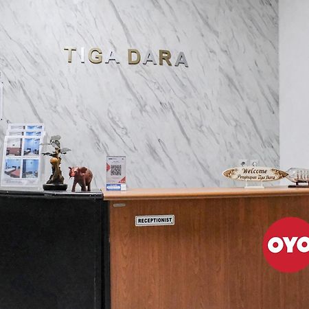 ג'איפורה Oyo 93117 Penginapan Tiga Dara מראה חיצוני תמונה