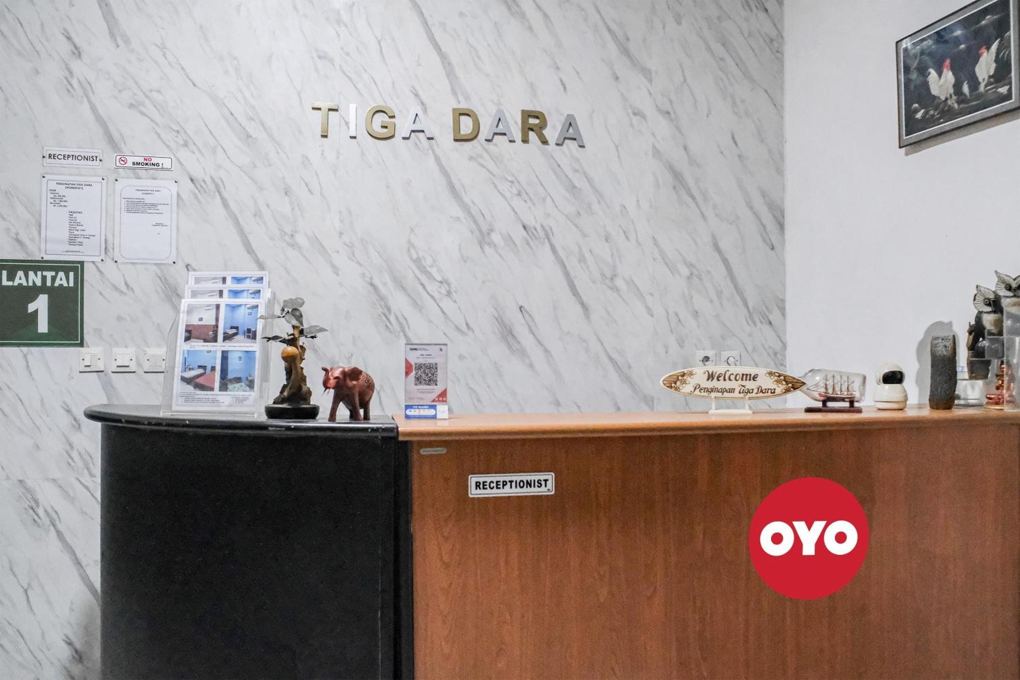 ג'איפורה Oyo 93117 Penginapan Tiga Dara מראה חיצוני תמונה