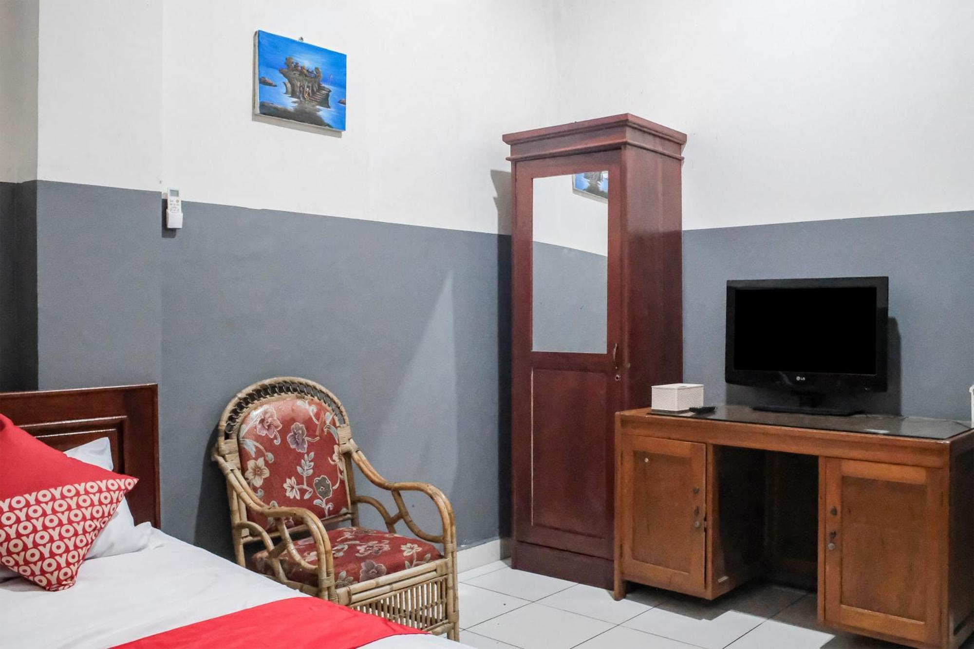ג'איפורה Oyo 93117 Penginapan Tiga Dara מראה חיצוני תמונה