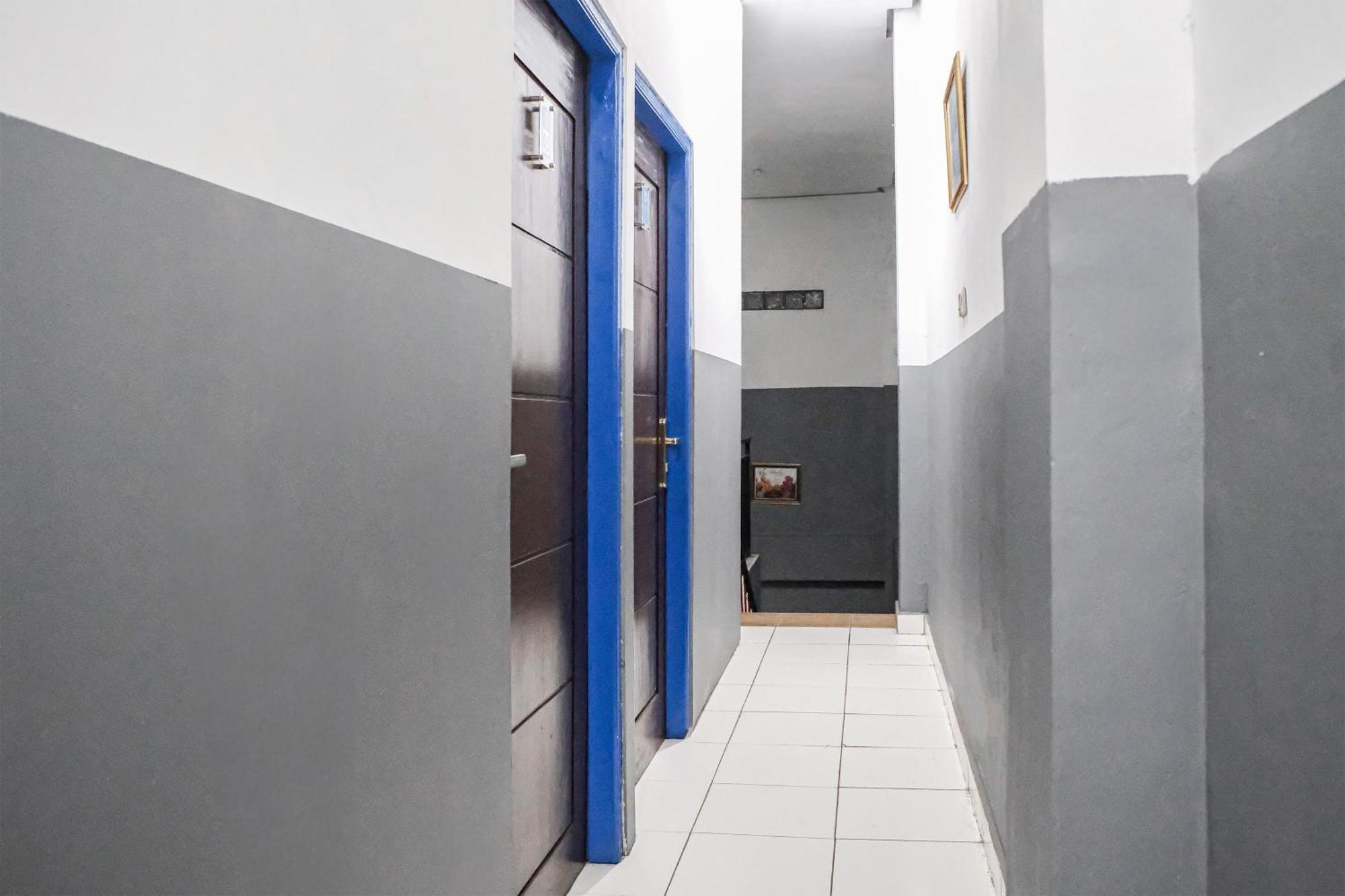 ג'איפורה Oyo 93117 Penginapan Tiga Dara מראה חיצוני תמונה